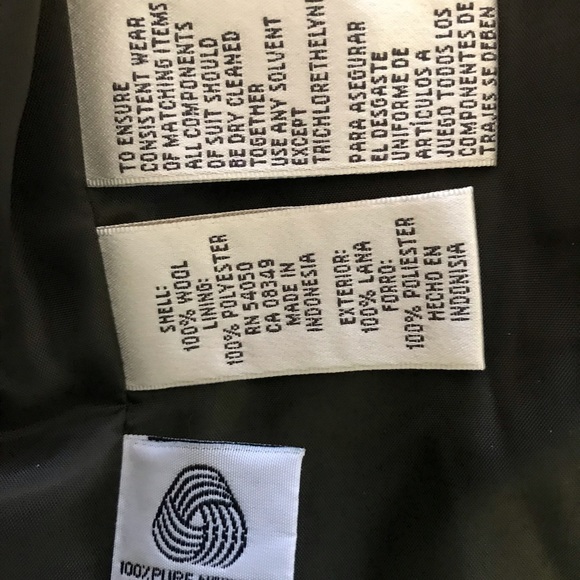 Jones New York two piece suit - Picture 5 of 6